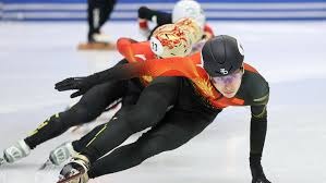 养老？不存在！40岁永动机累瘫了：触球101次 连续10轮狂奔90分钟